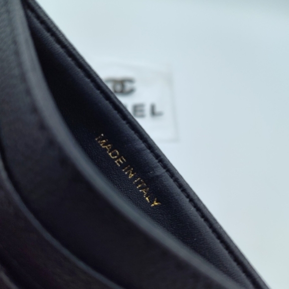 CHANEL 2022–2023 Vegan Leather Quilted Black Card Holder Gold CC 🎁 + NIP GIFT - Picture 5 of 7